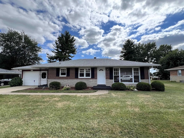 single story home featuring a front lawn