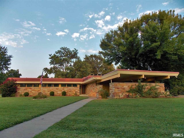 ranch-style home featuring a front yard