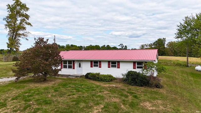 single story home featuring a front lawn