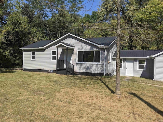 view of front of home featuring a front lawn