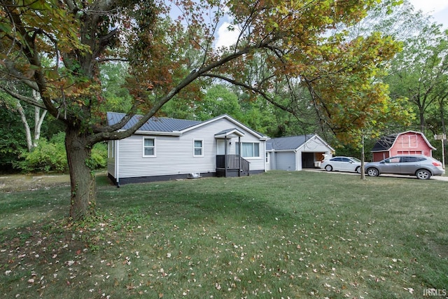 view of front facade featuring a front yard