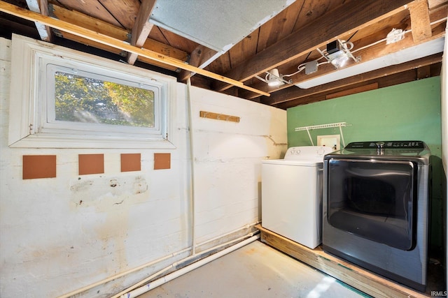 clothes washing area with washing machine and clothes dryer