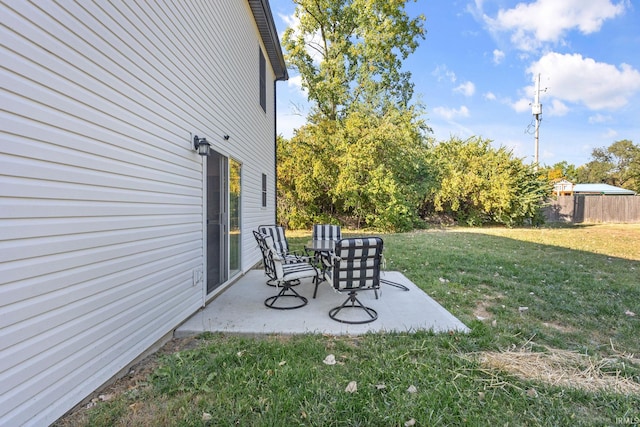 view of yard with a patio area