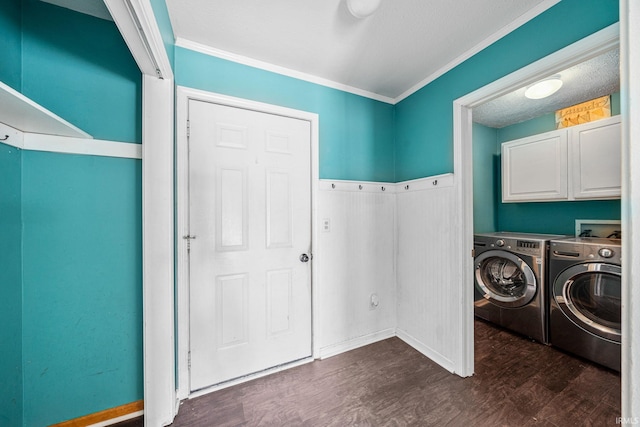 washroom with washer and clothes dryer, cabinets, crown molding, and dark hardwood / wood-style flooring