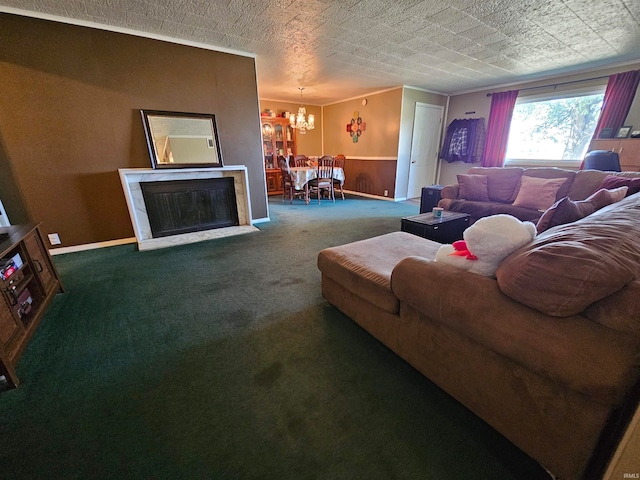 carpeted living room featuring a notable chandelier and a textured ceiling