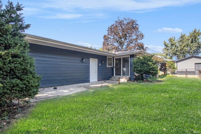 view of front of property with a front yard