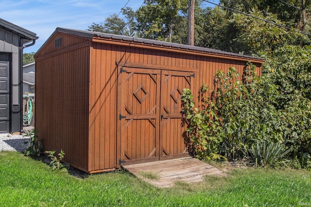 view of outbuilding with a lawn