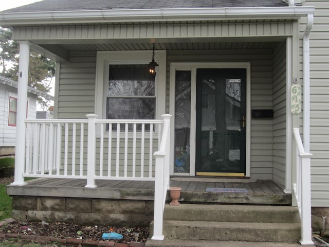 doorway to property with covered porch