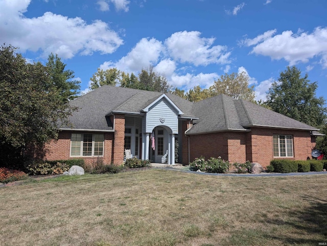 view of front of home featuring a front lawn