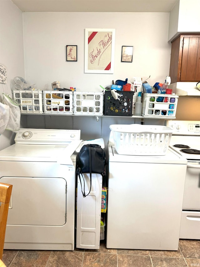 laundry room with washer / dryer