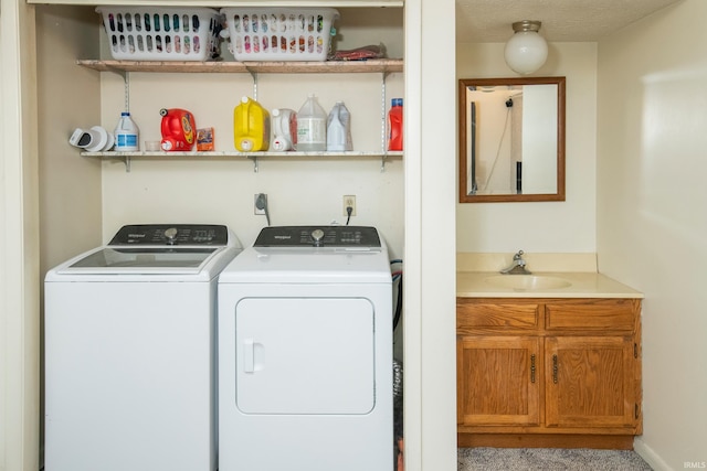 clothes washing area featuring carpet flooring, a textured ceiling, sink, and washing machine and clothes dryer