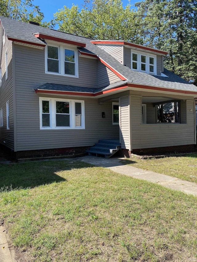 view of front facade with a front lawn