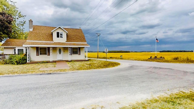 view of front facade with covered porch and a front yard