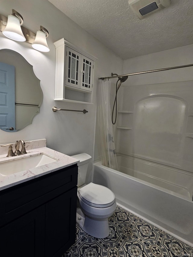 full bathroom featuring a textured ceiling, shower / bath combo, vanity, and toilet