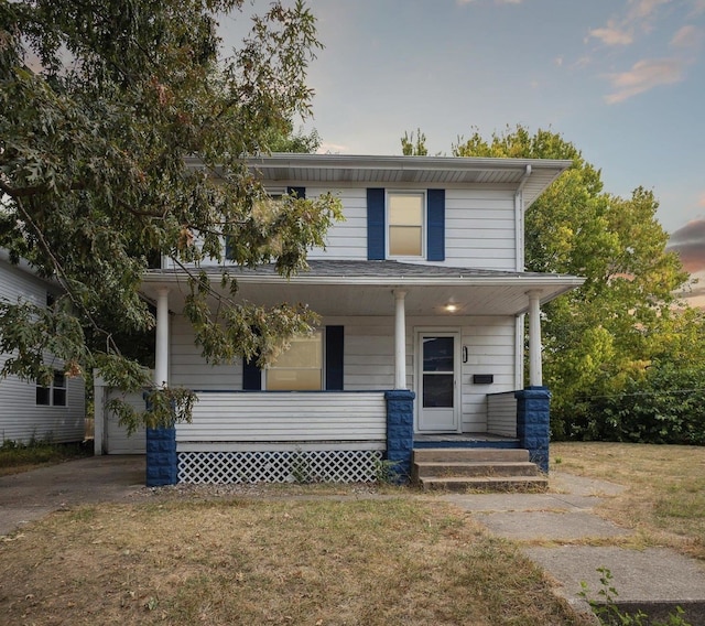 view of front of house with a front lawn and covered porch