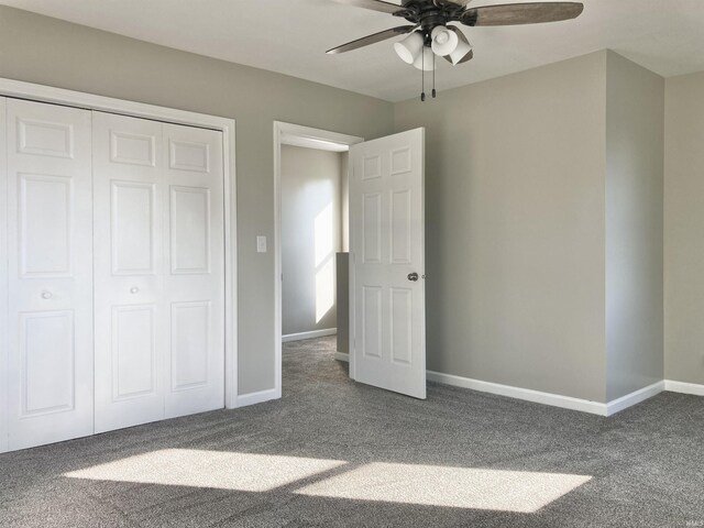 unfurnished bedroom with ceiling fan, carpet floors, and a closet