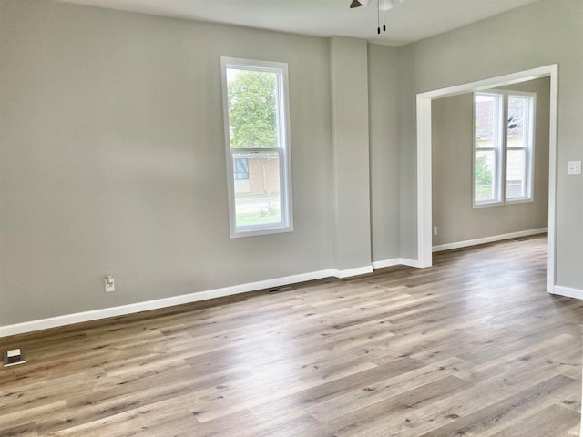 empty room featuring light hardwood / wood-style floors and ceiling fan