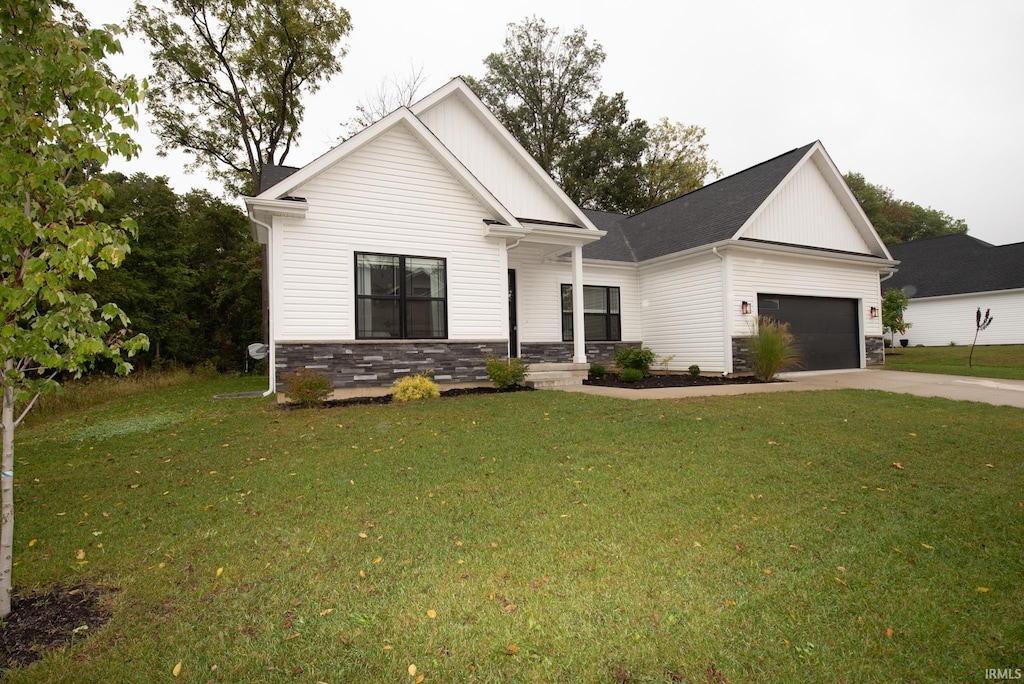 view of front facade featuring a garage and a front lawn