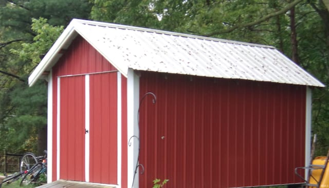 view of outdoor structure