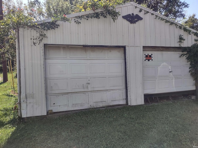 garage featuring a lawn