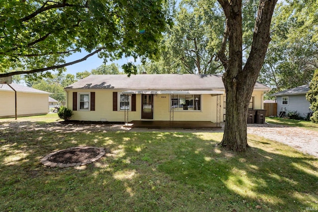 single story home featuring a front yard