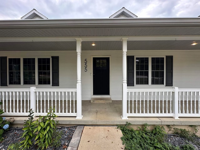 entrance to property featuring a porch