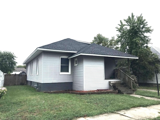 view of front of house with a front lawn