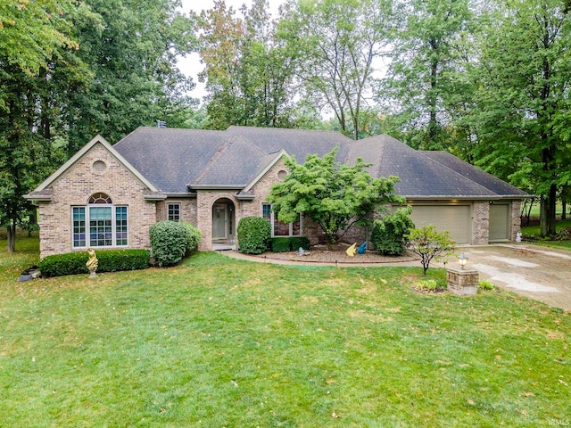 view of front of home featuring a front yard and a garage