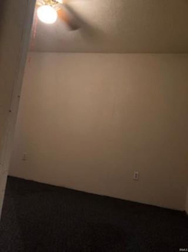 empty room with ceiling fan