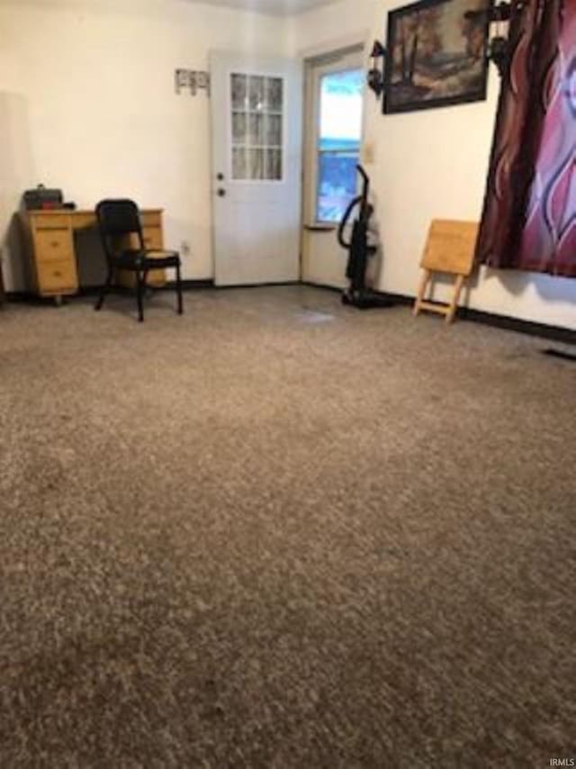 living area with carpet