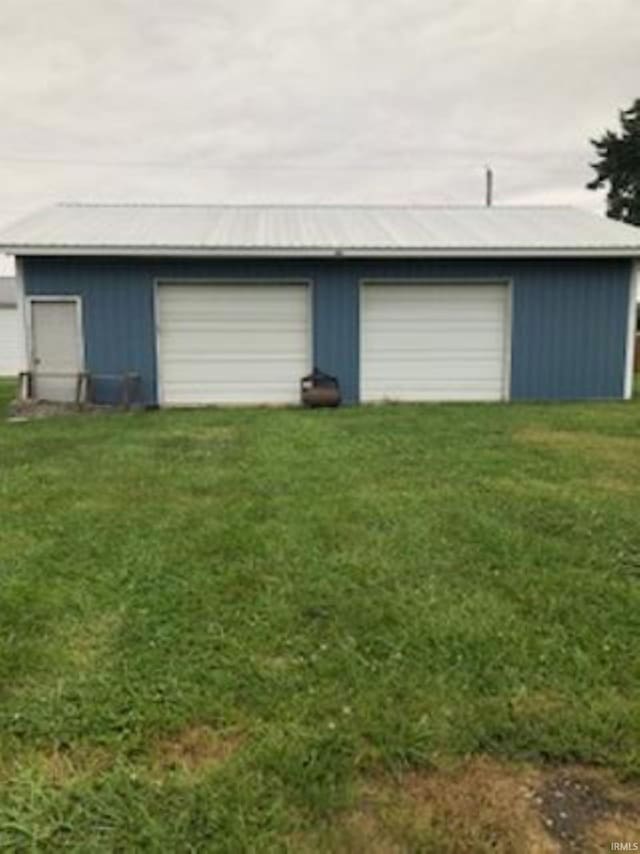 garage featuring a lawn