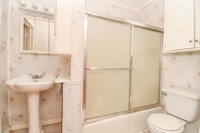 bathroom featuring enclosed tub / shower combo, crown molding, and toilet