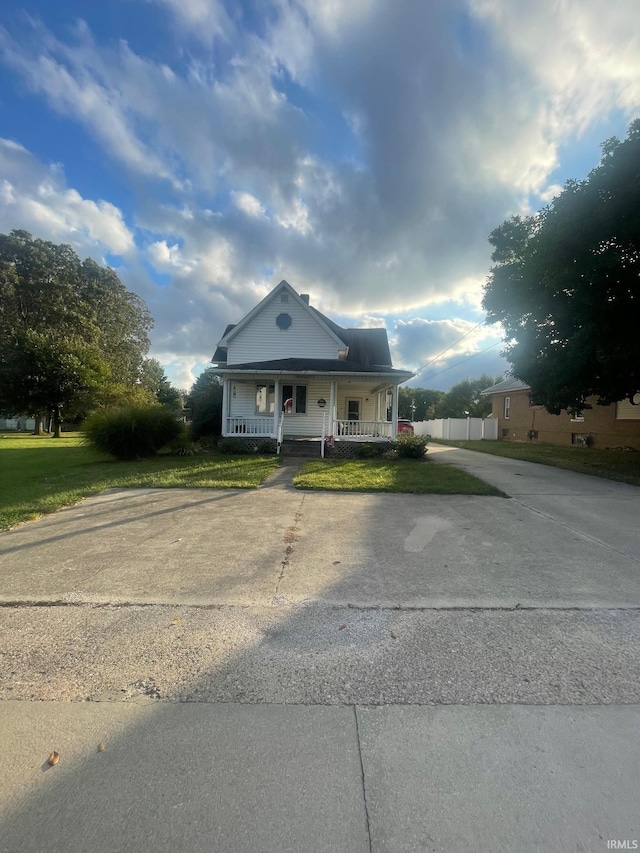 view of front of house featuring a porch