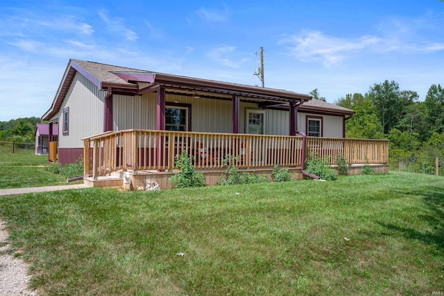 view of front of house featuring a front yard