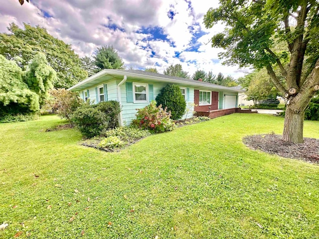 single story home with a front yard