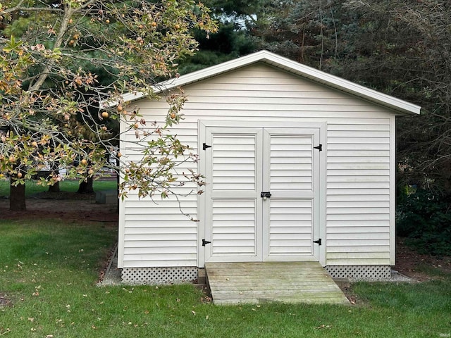 view of outbuilding with a yard