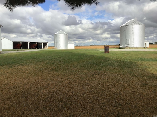 view of yard with a carport