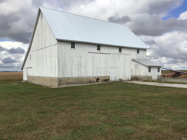 view of outbuilding featuring a yard