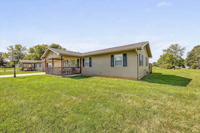 view of front of property with a front lawn