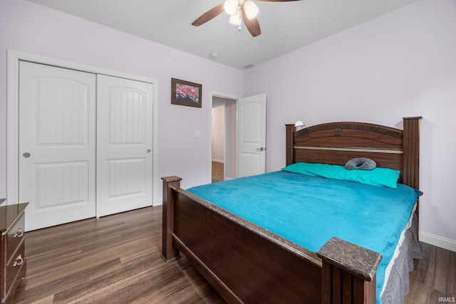 bedroom with dark hardwood / wood-style flooring, ceiling fan, and a closet