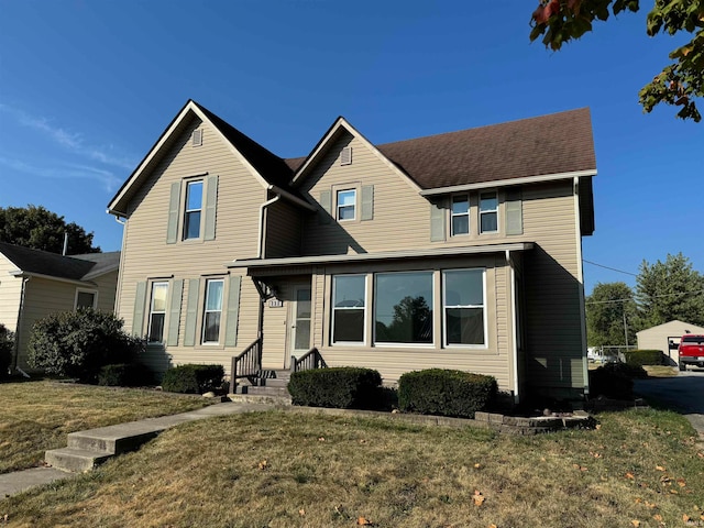 view of front of property featuring a front lawn