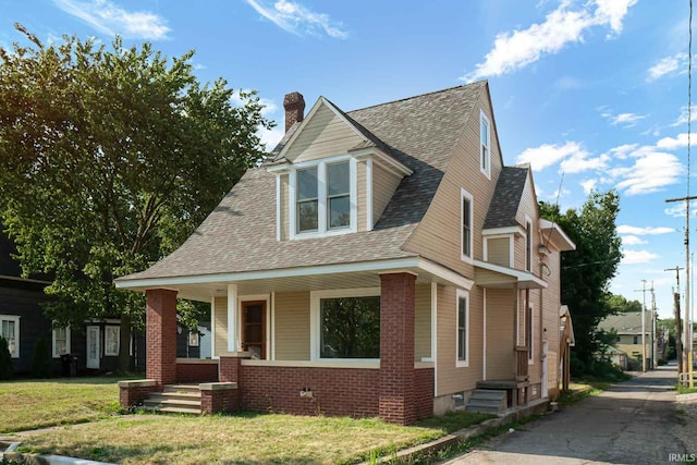 view of front of house with a front lawn and covered porch