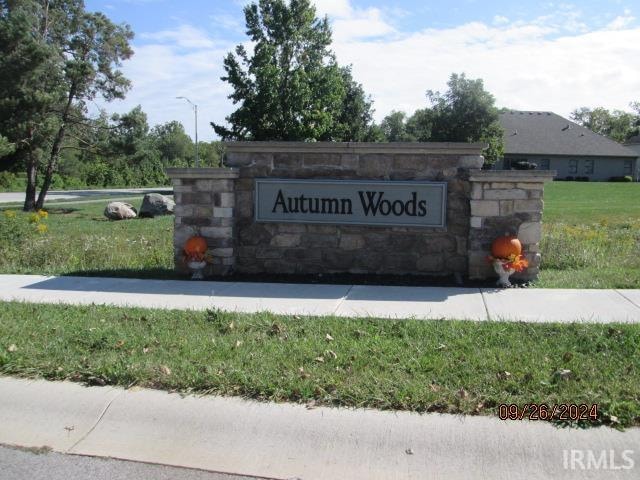 community sign featuring a yard