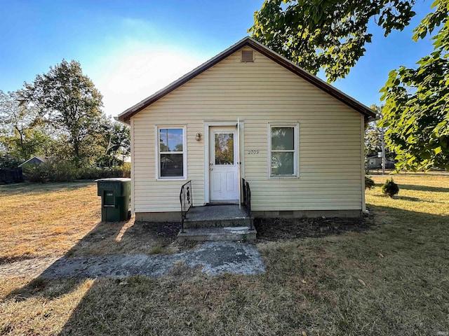 bungalow-style house with a front lawn