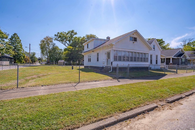 view of front of property with a front yard