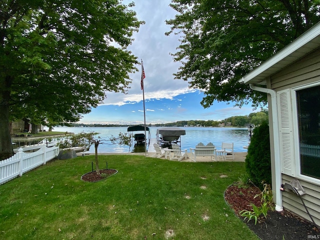 view of yard with a water view