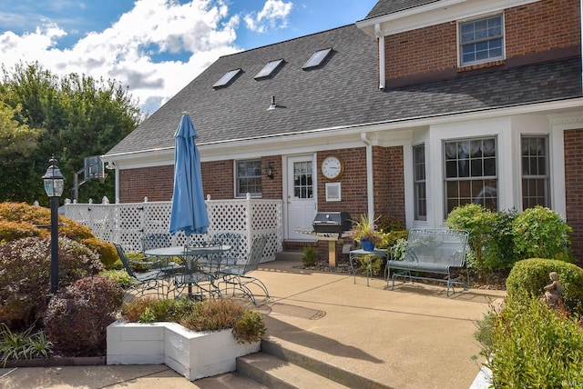 view of front of property featuring a patio area