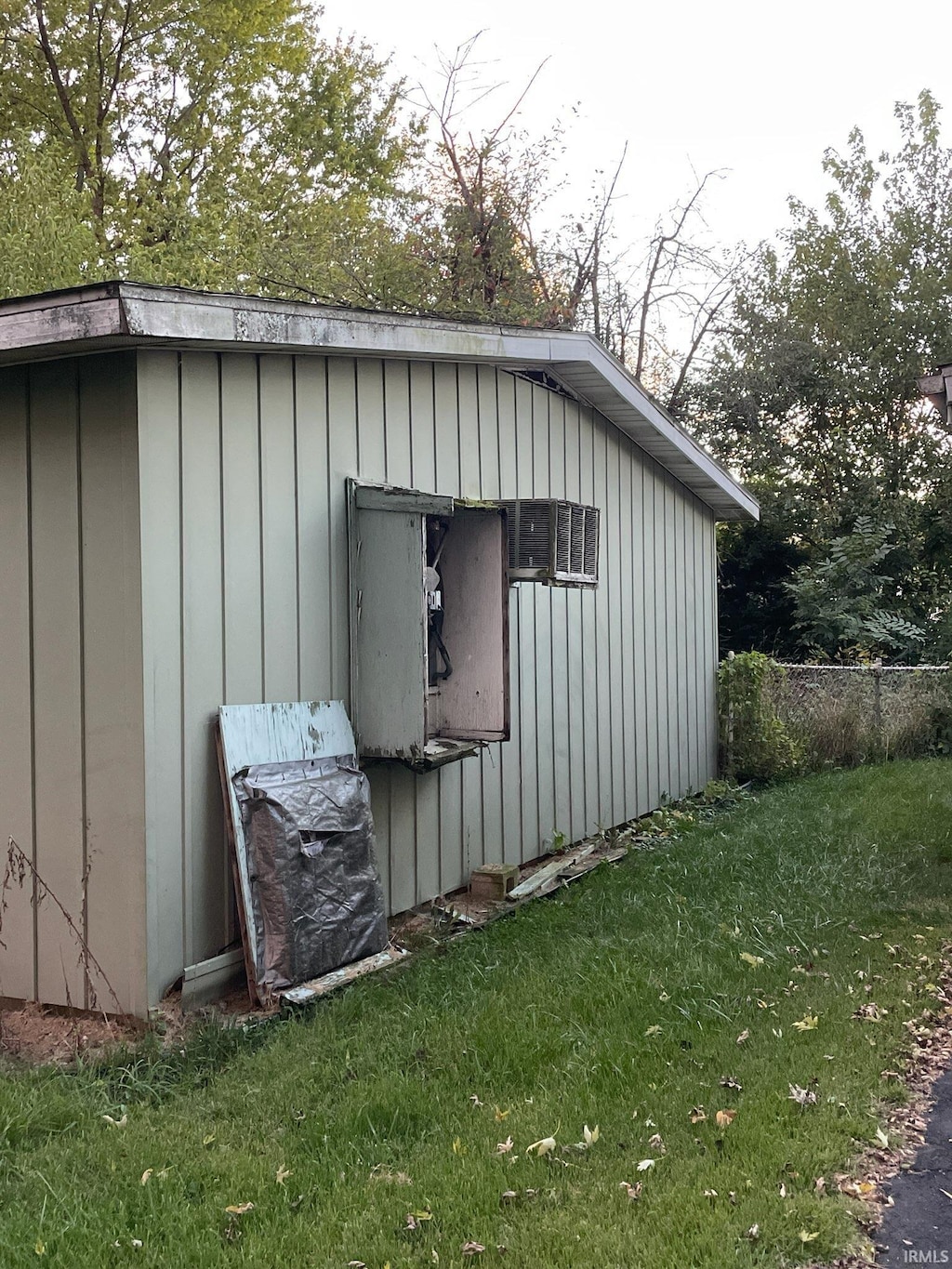 view of outbuilding with a lawn