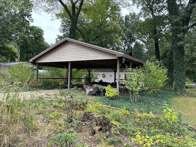 view of yard featuring a carport