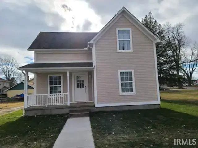 view of front of house featuring a front lawn and a porch